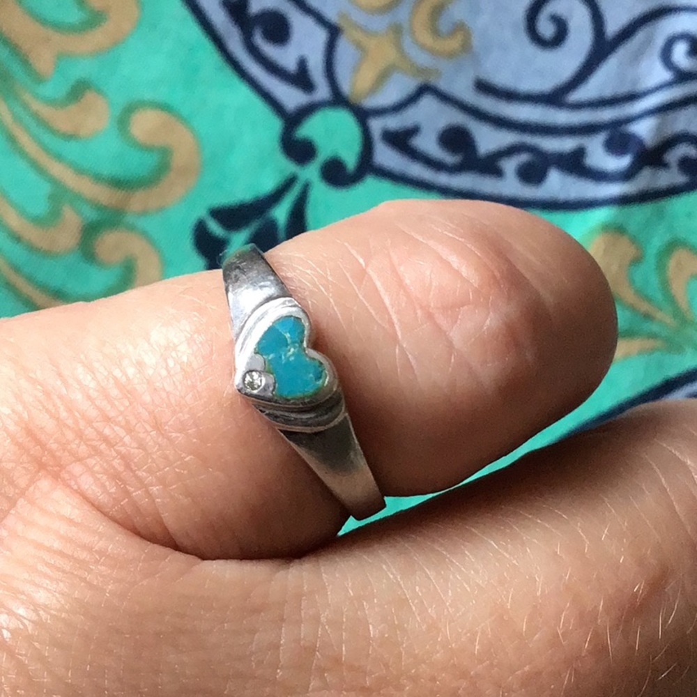 Turquoise heart shaped small sterling silver ring. - Picture 2 of 3